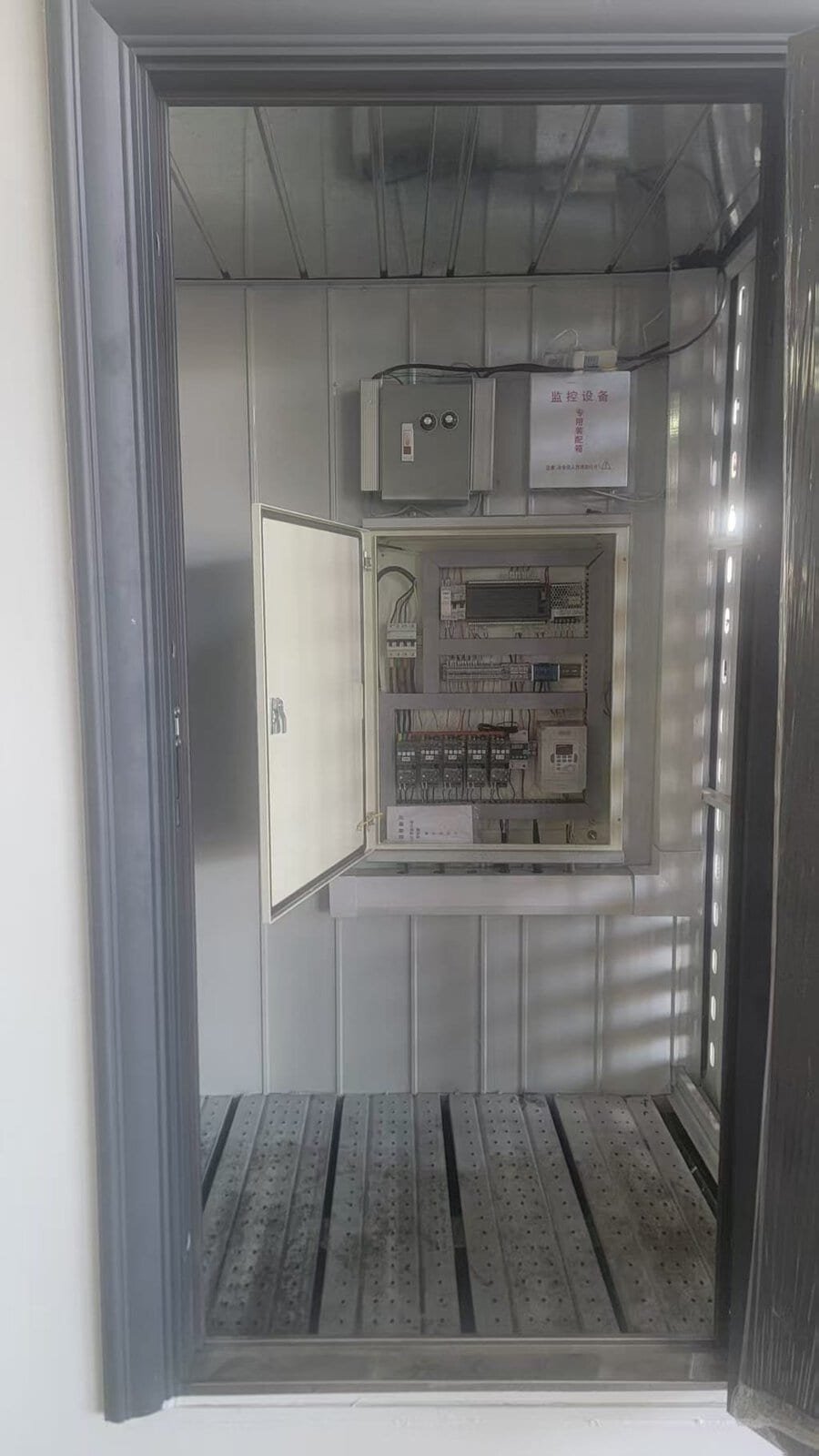 Independent Machine Room